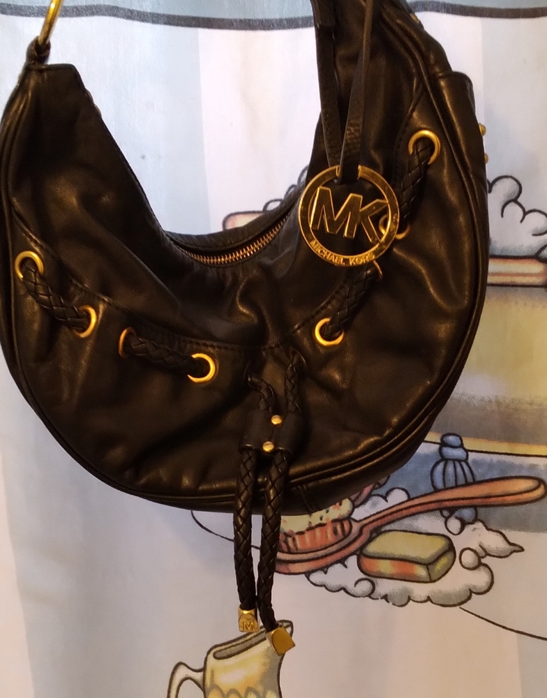 MK blackl eather satchal nside and out